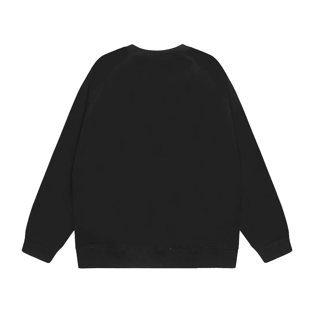 VIVI07# "Exclusive hot style" vivienne west wood West Queen Vivienne Saturn classic small label round neck sweatshirt, the top hot style in 2024, no need to say more, just open the details directly YB mold opening, correct overlock neckline details ⚠️The authentic product is the overlock threaded collar, there is no collar strip. Our family only makes the right version, and we are careful to ensure that the first release of the Queen Mother on the whole network is accurate. The full series of correct accessories, every detail is completely restored Straight up to full Size: XS-L